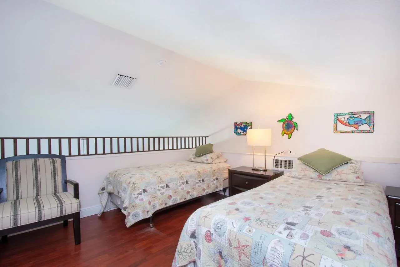 Beach Living At Island Pine Villas Blaw George Town 0*,  Islas Caimán